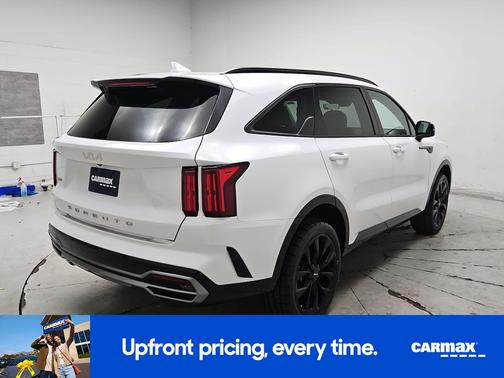 White 2022 Kia Sorento SX