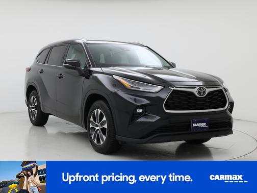 Black 2024 Toyota Highlander XLE