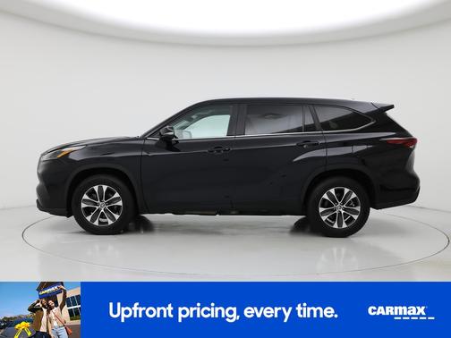 Black 2024 Toyota Highlander XLE