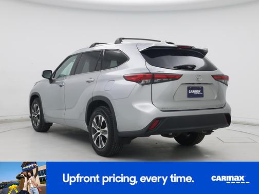Silver 2021 Toyota Highlander XLE