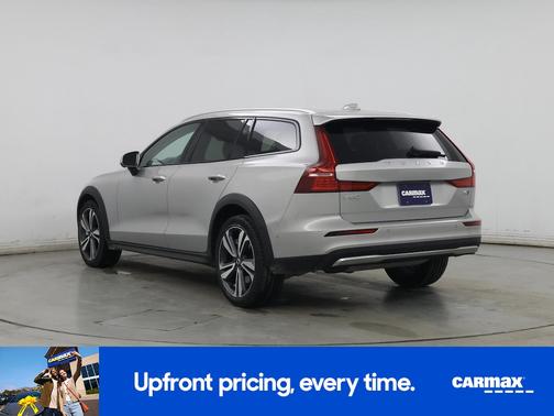 2025 Volvo V60 Cross Country B5 Plus