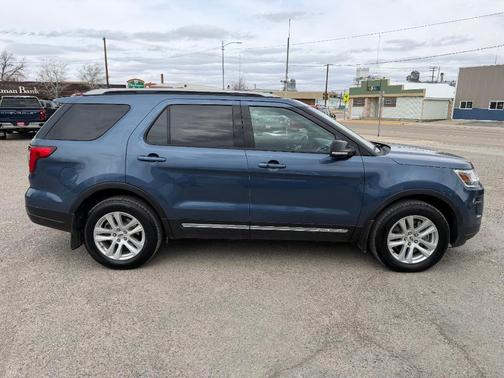 Blue 2018 Ford Explorer XLT