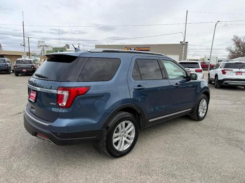 Blue 2018 Ford Explorer XLT