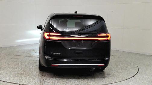 2024 Chrysler Pacifica Touring-L