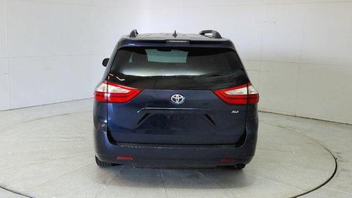 2018 Toyota Sienna XLE