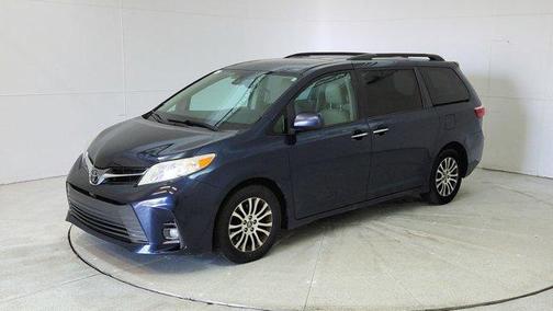2018 Toyota Sienna XLE