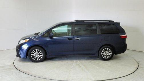 2018 Toyota Sienna XLE