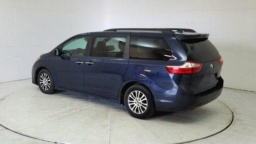 2018 Toyota Sienna XLE