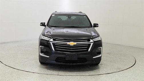 Mosaic Black Metallic 2023 Chevrolet Traverse LT Cloth