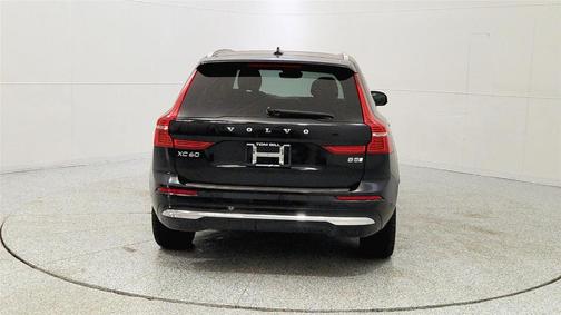 2023 Volvo XC60 B5 Ultimate Bright Theme
