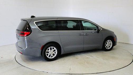 2023 Chrysler Pacifica Touring-L