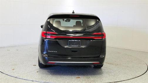 Brilliant Black Crystal Pearlcoat 2023 Chrysler Pacifica Touring-L