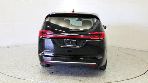 2024 Chrysler Pacifica Touring-L