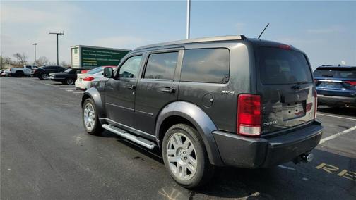 Brilliant Black Crystal Pearl 2010 Dodge Nitro SE