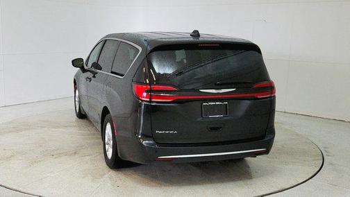 2023 Chrysler Pacifica Touring-L