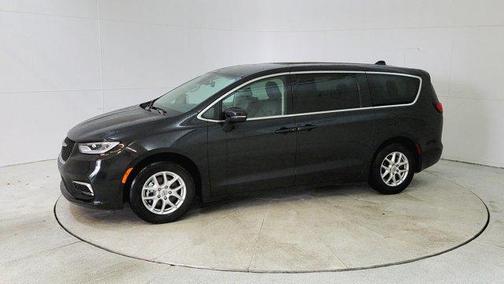 2023 Chrysler Pacifica Touring-L