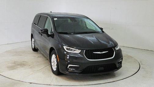 2023 Chrysler Pacifica Touring-L