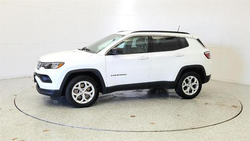 Bright White Clearcoat 2024 Jeep Compass Latitude