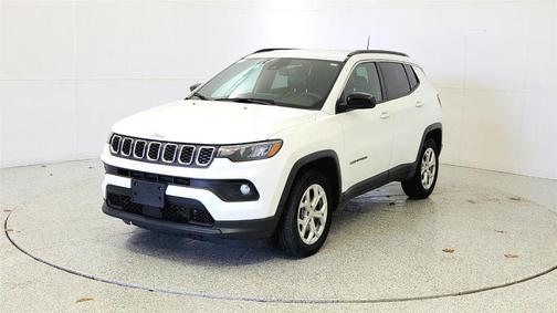 Bright White Clearcoat 2024 Jeep Compass Latitude