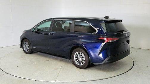 2021 Toyota Sienna LE