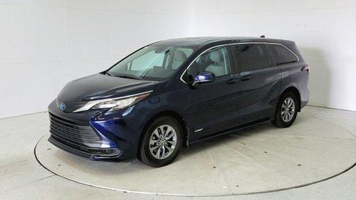 2021 Toyota Sienna LE