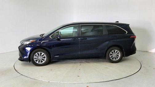 2021 Toyota Sienna LE