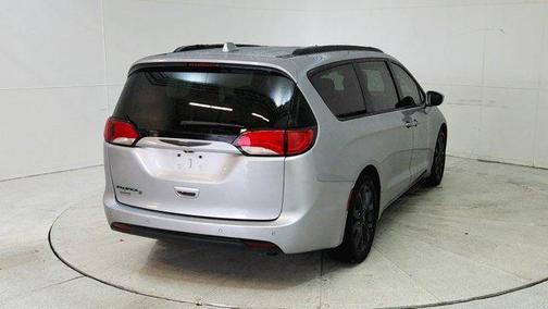 2020 Chrysler Pacifica Touring-L