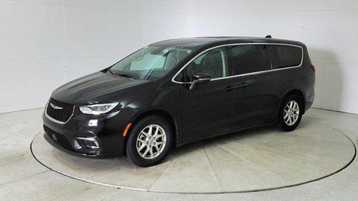 2023 Chrysler Pacifica Touring-L