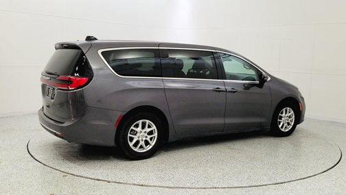 2023 Chrysler Pacifica Touring-L