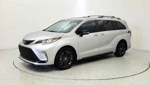 2024 Toyota Sienna LE