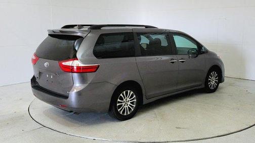 2018 Toyota Sienna XLE