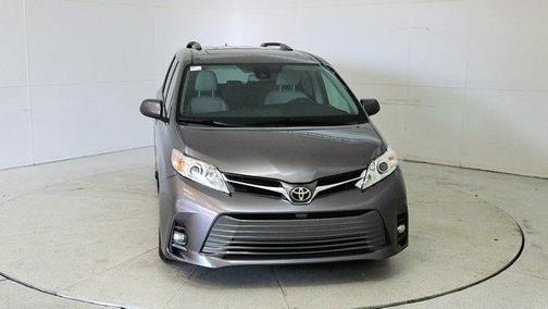 2018 Toyota Sienna XLE