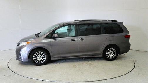 2018 Toyota Sienna XLE