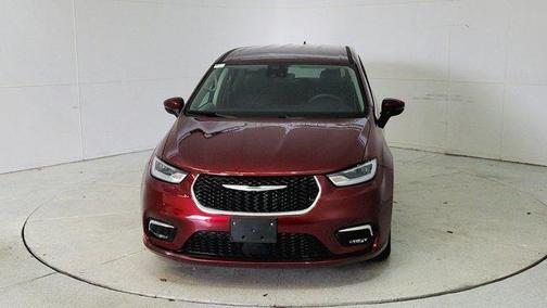 2023 Chrysler Pacifica Touring-L