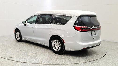 2024 Chrysler Pacifica Touring-L