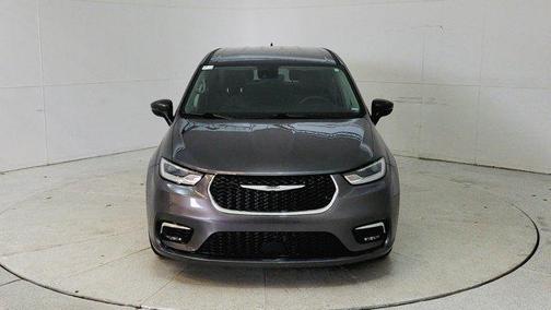 2023 Chrysler Pacifica Touring-L