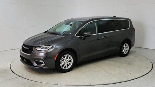 2023 Chrysler Pacifica Touring-L