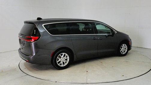2023 Chrysler Pacifica Touring-L