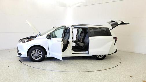Wind Chill Pearl 2025 Toyota Sienna XLE