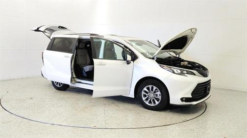 Wind Chill Pearl 2025 Toyota Sienna XLE