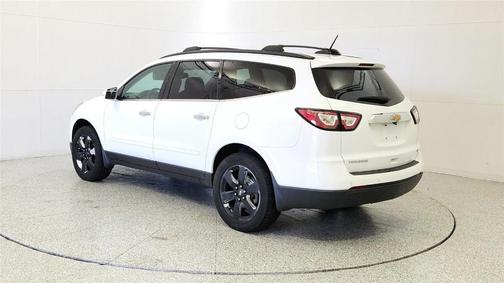 Summit White 2017 Chevrolet Traverse 1LT