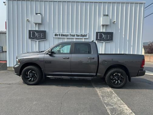 2017 RAM 1500 Night Crew Cab 4x4 5'7' Box