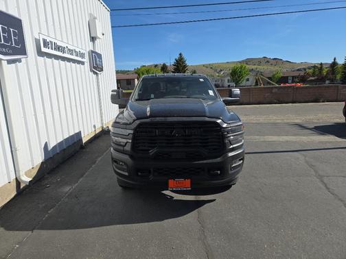 2025 RAM 2500 Tradesman Crew Cab 4x4 8' Box