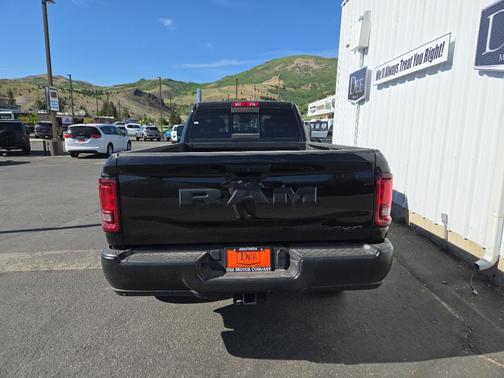 2025 RAM 2500 Tradesman Crew Cab 4x4 8' Box