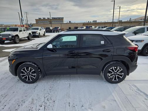 Mosaic Black Metallic 2026 Chevrolet Trailblazer ACTIV SUV