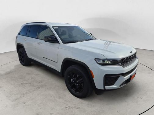 Bright White Clearcoat 2026 Jeep Grand Cherokee Altitude