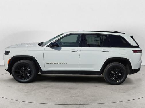 Bright White Clearcoat 2026 Jeep Grand Cherokee Altitude SUV