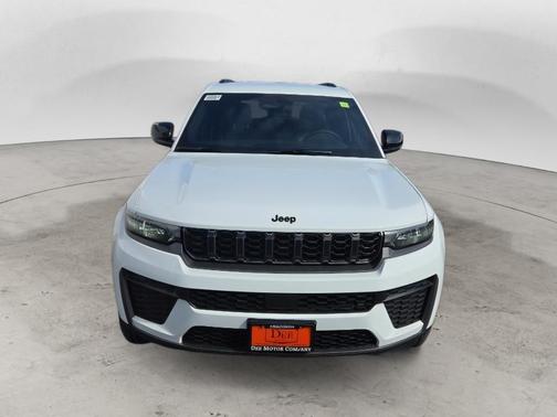 Bright White Clearcoat 2026 Jeep Grand Cherokee Altitude