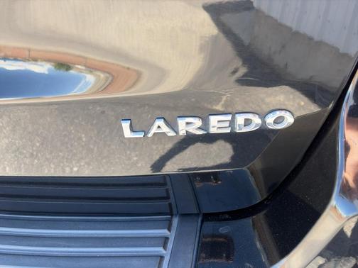 Diamond Black Crystal Pearl 2018 Jeep Grand Cherokee Laredo