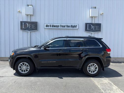 Diamond Black Crystal Pearl 2018 Jeep Grand Cherokee Laredo